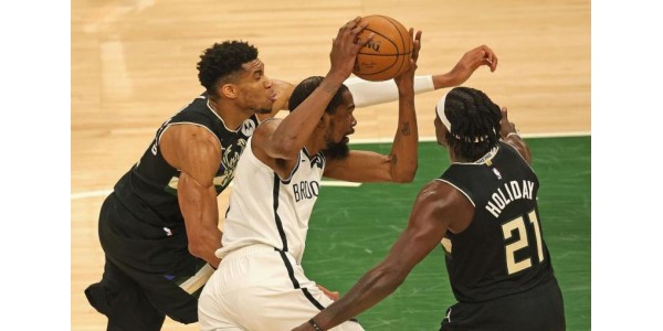 Milwaukee Bucks gana el primer juego de la nueva temporada